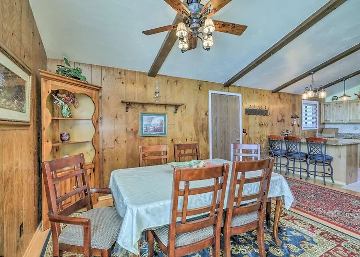 Townhome - Walk To Country Club & Pools! Ferienhaus