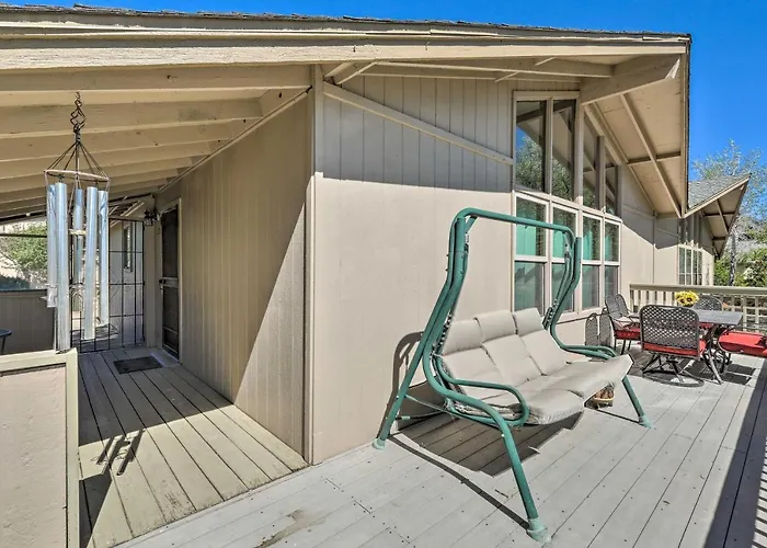 Townhome - Walk To Country Club & Pools!