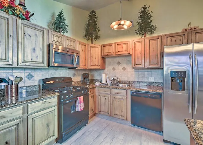 Townhome - Walk To Country Club & Pools! Ferienhaus
