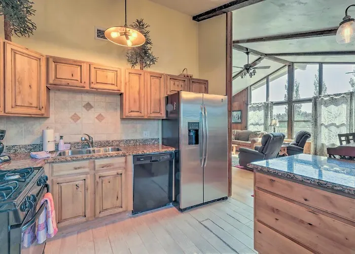 Townhome - Walk To Country Club & Pools! Flagstaff