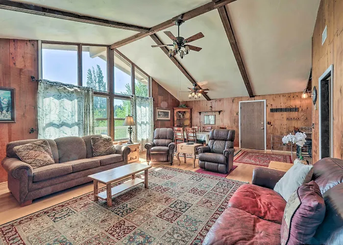 Townhome - Walk To Country Club & Pools! *