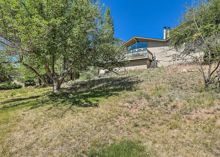 Townhome - Walk To Country Club & Pools!