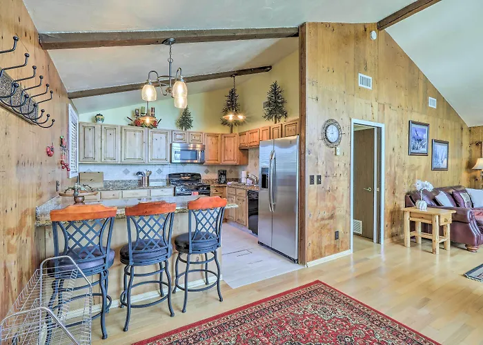 Townhome - Walk To Country Club & Pools! Ferienhaus