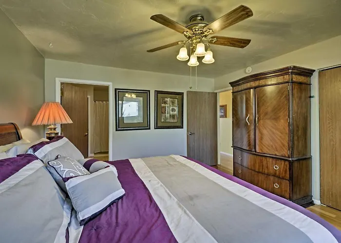 Townhome - Walk To Country Club & Pools! Ferienhaus *